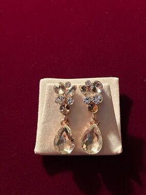 New Gorgeous Crystal Teardrop Dangle Earrings - Clear/Gold